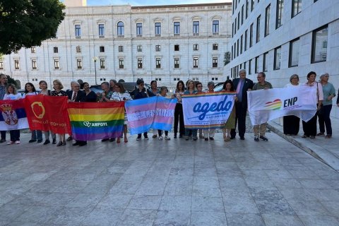 “Manifesto dei Genitori“, appello all'Europa affinché garantisca i diritti dell’infanzia e della gioventù trans * - Manifesto dei Genitori - Gay.it