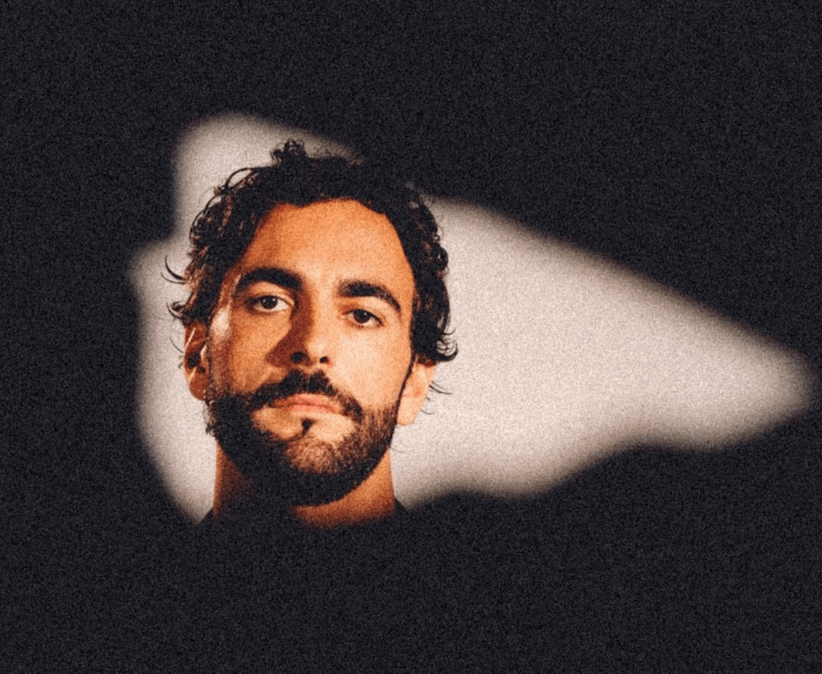 Marco Mengoni al nuovo governo: "Se regrediamo sui diritti mi incazzo e scendo in piazza pure io" - Marco Mengoni cover - Gay.it