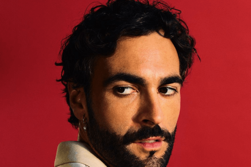 Marco Mengoni al nuovo governo: “Se regrediamo sui diritti mi incazzo e scendo in piazza pure io”