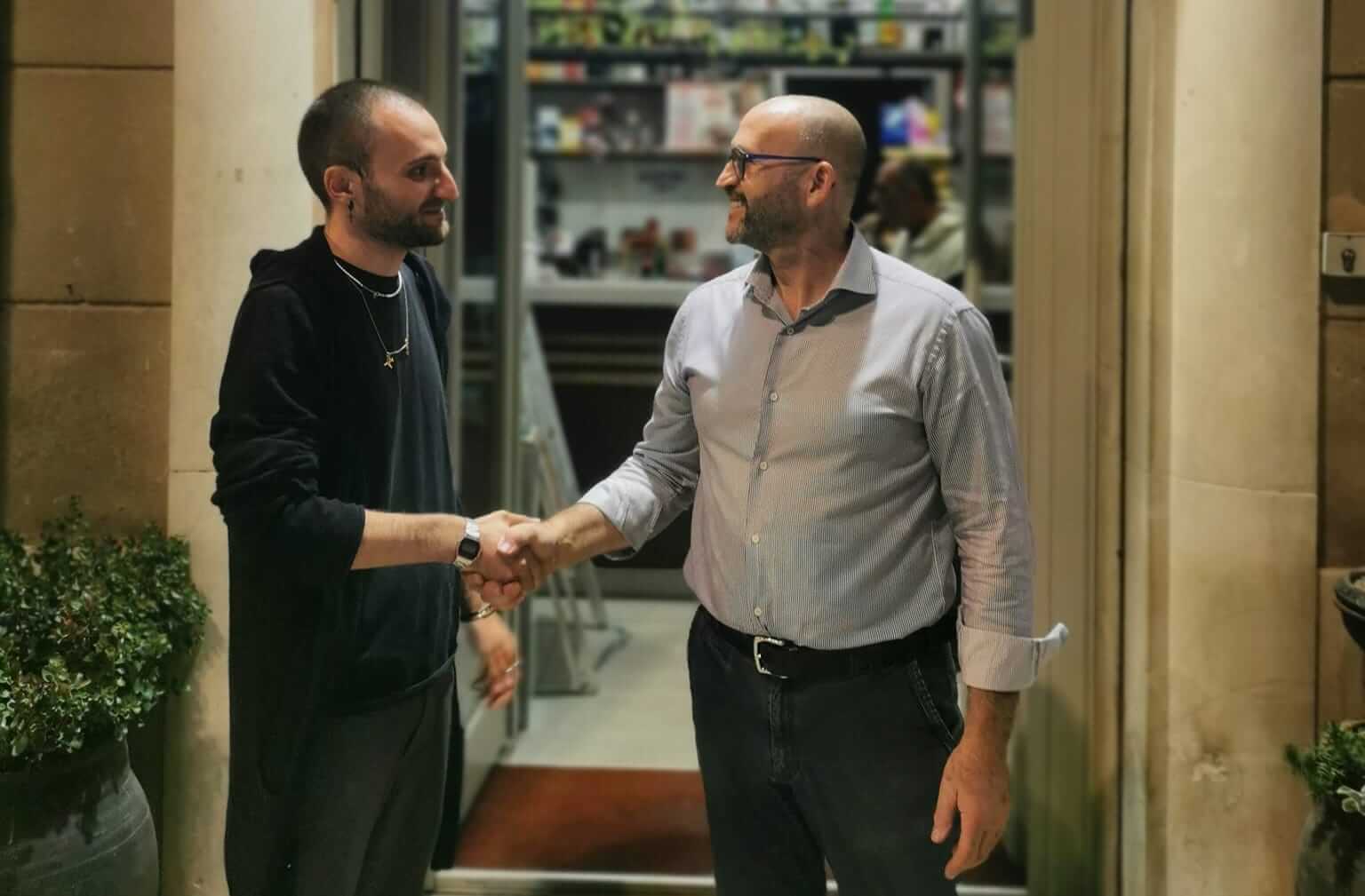 Modica, in un bar il caffè ha 3 prezzi diversi se sei uomo, donna o LGBTQ. Dopo le polemiche, via il cartello - Presidente Arcigay Ragusa 3 - Gay.it