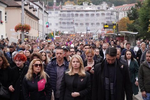 Slovacchia, il premier e la presidente della Repubblica in piazza contro l'omotransfobia insieme a migliaia di persone - Zuzana Caputova - Gay.it
