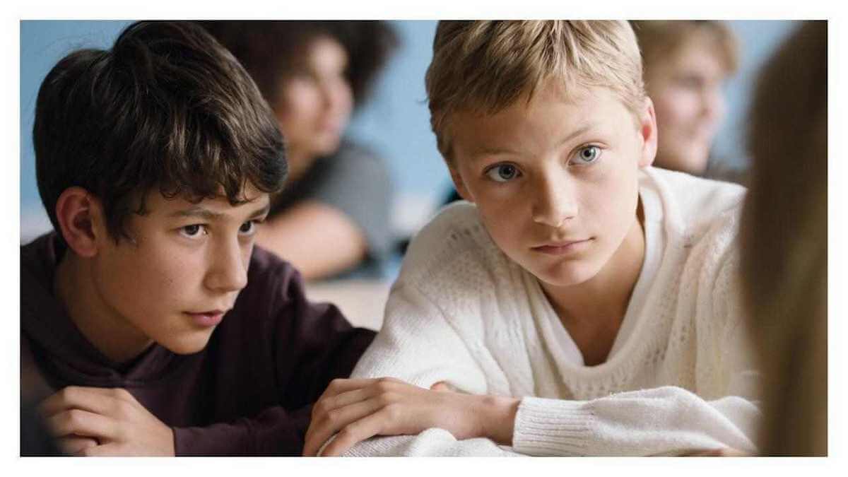 Close di Lukas Dhont, una dolorosa sinfonia emotiva tra carezze d'amore e schiaffi di omofobia - close - Gay.it