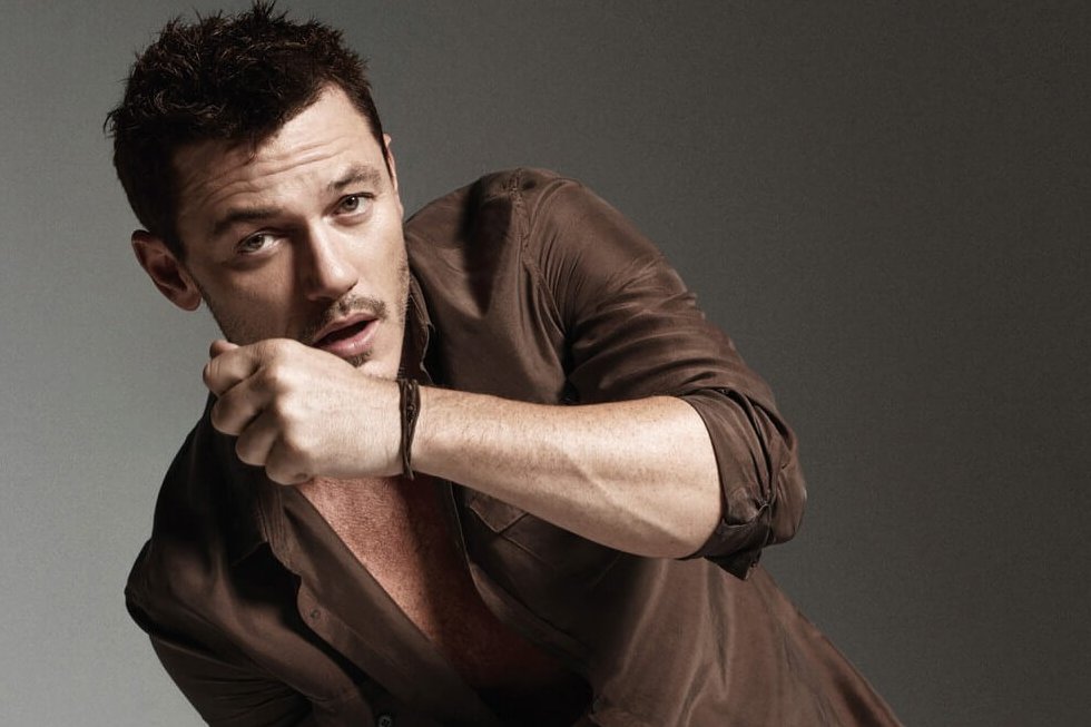 Luke Evans sarà co-protagonista di una commedia romantica queer