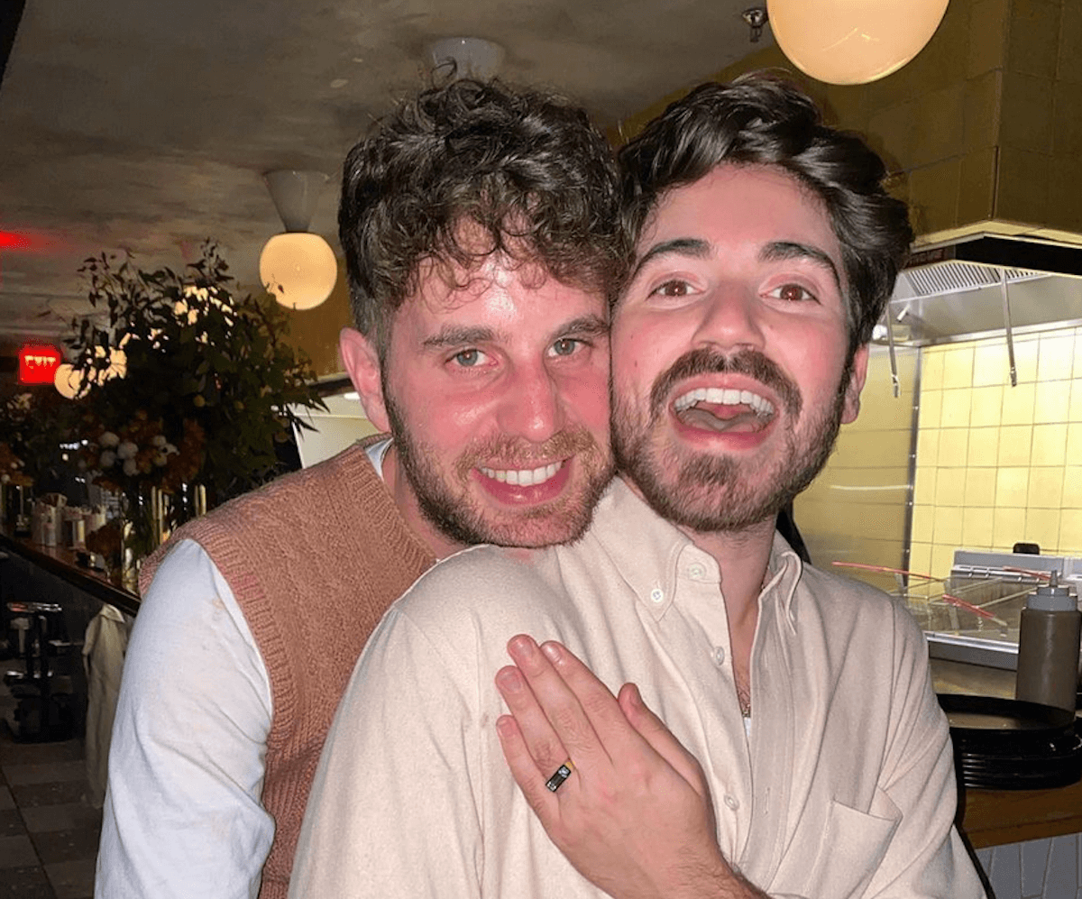 Tutte le coppie vip LGBTQIA+ che si sono fidanzate/sposate nel 2023 - Ben Platt sposa Noah Galvin 2 - Gay.it