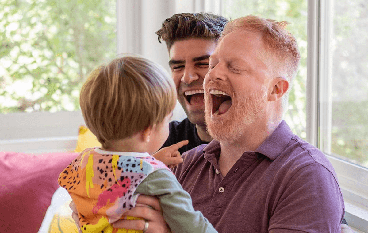 Jesse Tyler Ferguson di Modern Family e Justin Mikita sono diventati di nuovo papà