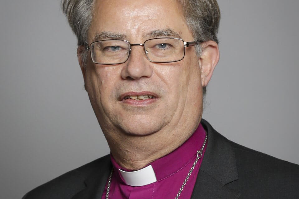 Steven Croft, secondo il vescovo di Oxford la Chiesa dovrebbe sposare le coppie gay - Steven Croft - Gay.it