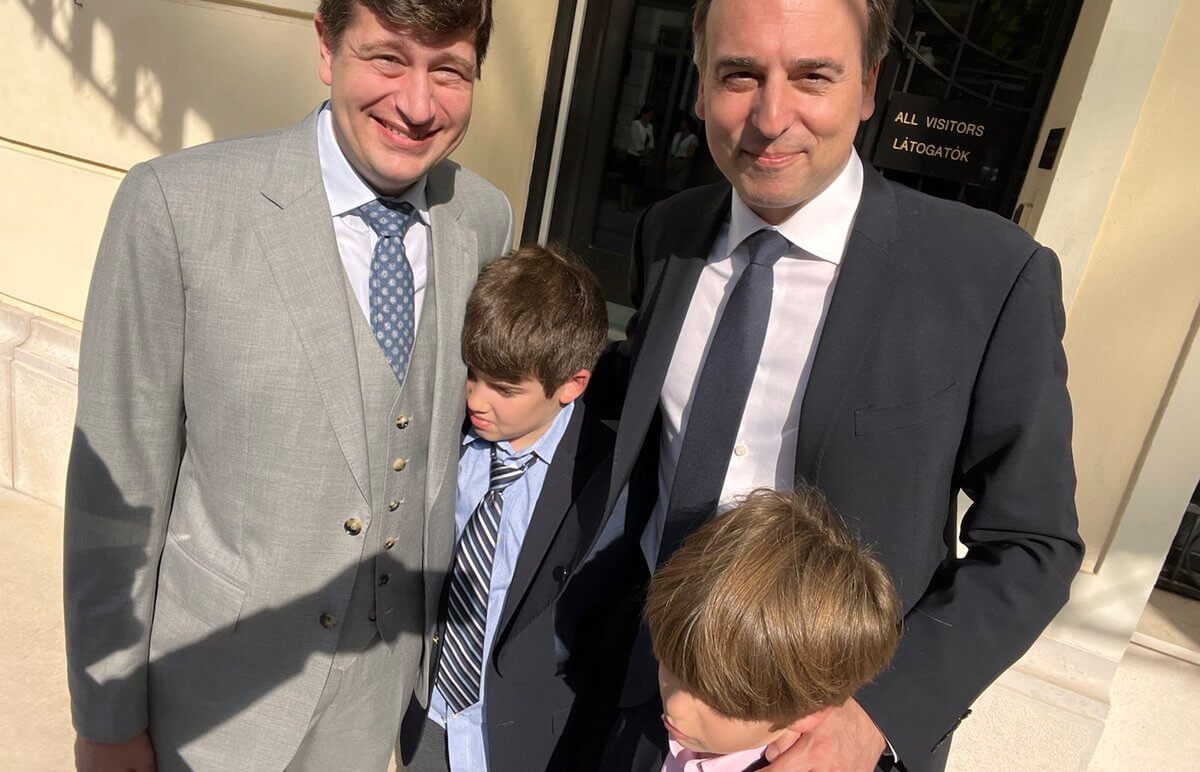 Ungheria, l’ambasciatore USA David Pressman che replica all’omotransfobia di Orban con marito e figli