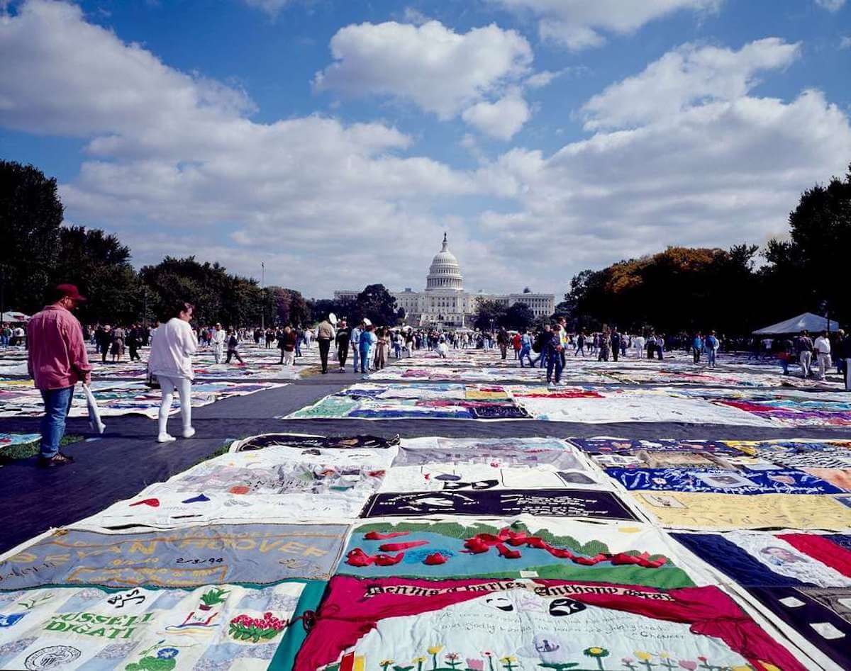 Gli indimenticabili momenti storici contro lo stigma dell'hiv - aids quilt washington dc cebcd8 1024 - Gay.it