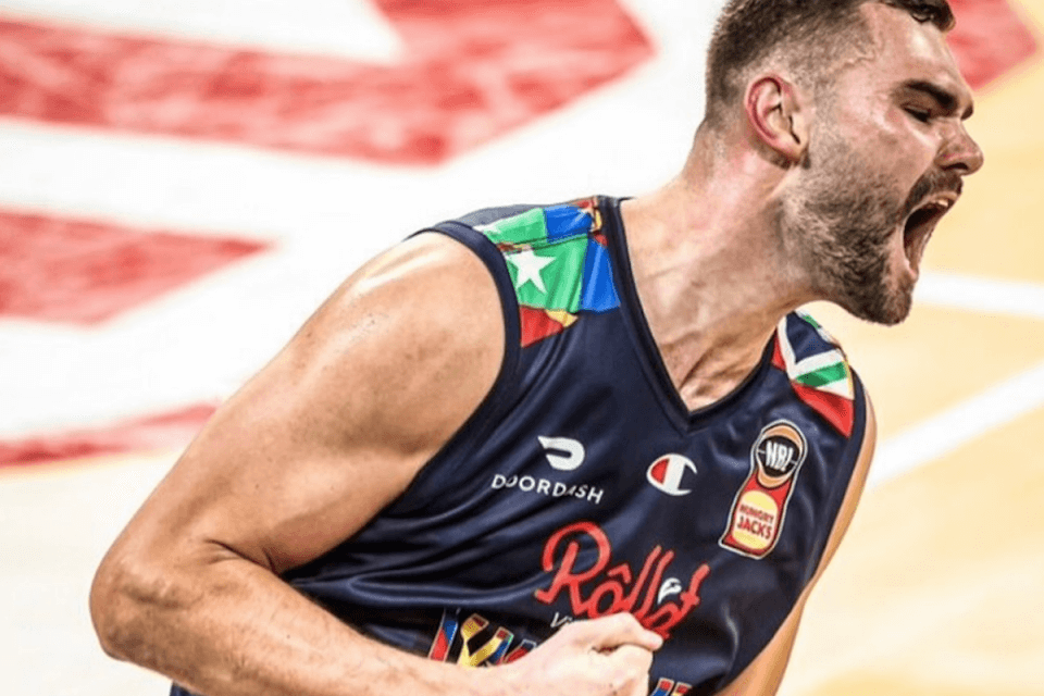 Isaac Humphries, il cestista australiano fa coming out: “È come iniziare una nuova vita”