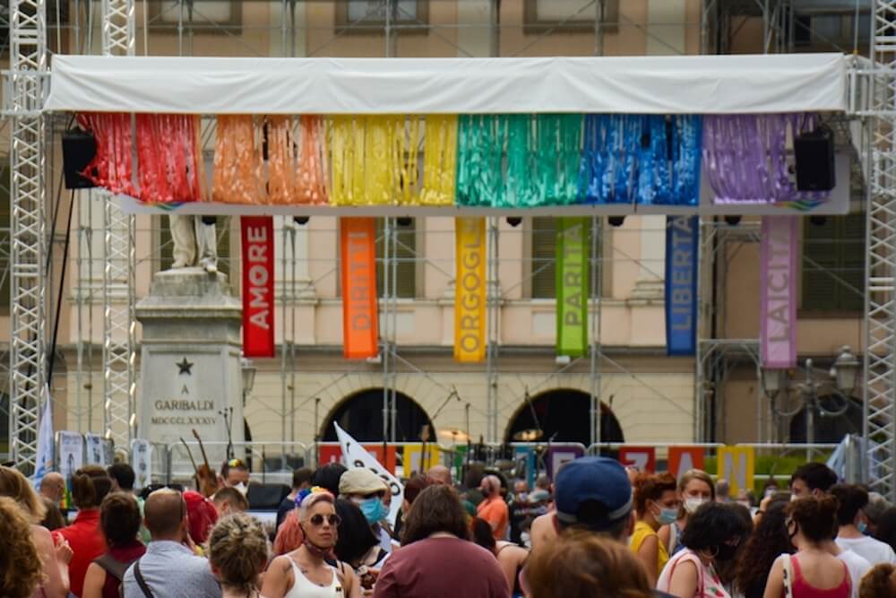 Lecco e il corso per dipendenti comunali su tematiche LGBTQ+: l’attacco di ProVita, la risposta di Renzo e Lucio
