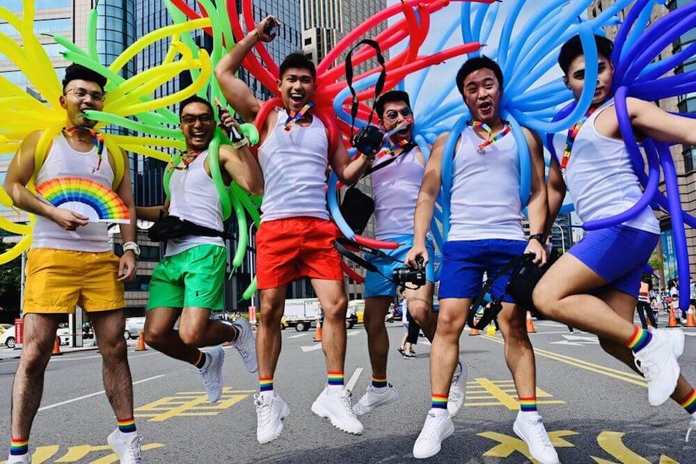 Taiwan celebra il suo ventesimo Pride, ma l’ombra della Cina è sempre più minacciosa