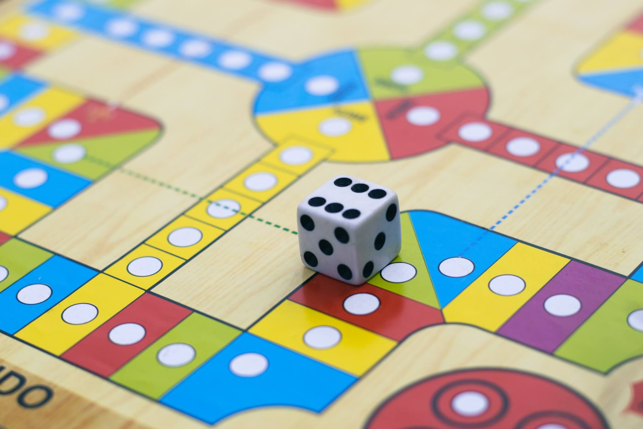 L’amore gay è come un gioco da tavolo? Se ti innamori, perdi? - vd photography pCvyg4e Kn4 unsplash 1 scaled - Gay.it