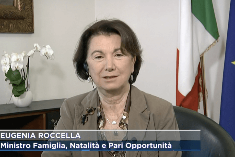 Eugenia Roccella: “Dire che un bambino ha 2 papà o 2 mamme non è la verità”. La replica di Vendola