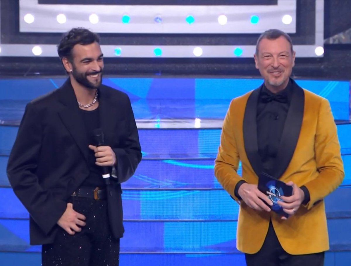 Sanremo 2024: Amadeus svela cosa farà Marco Mengoni, i 12 finalisti di Sanremo Giovani e conferma: “Sarà il mio ultimo Festival”