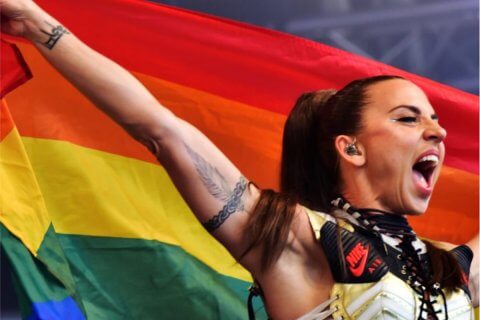 Mel C, niente concerto di Capodanno in Polonia: "Non è in linea alla comunità che sostengo" - Melanie C Pride - Gay.it