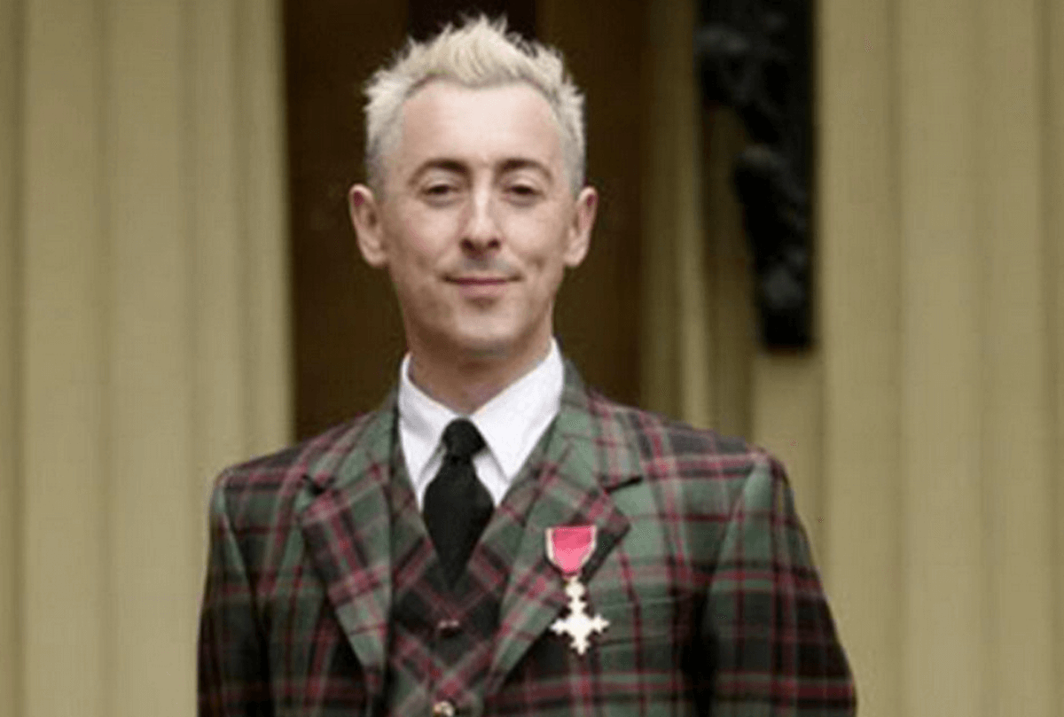 Alan Cumming ha restituito l’OBE come segno di protesta contro la “tossicità” dell’Impero britannico