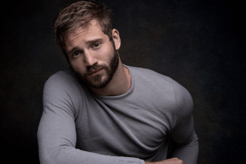 Alexander Lincoln, l'attore fa coming out: "Non sono etero" - Alexander Lincoln - Gay.it