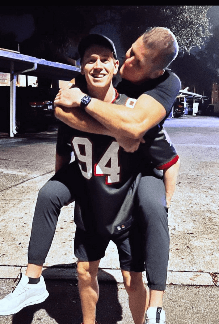 Carl Nassib, il giocatore di football americano fa coppia con il nuotatore olimpico Søren Dahl - Carl Nassib e Soren Dahl 2 - Gay.it