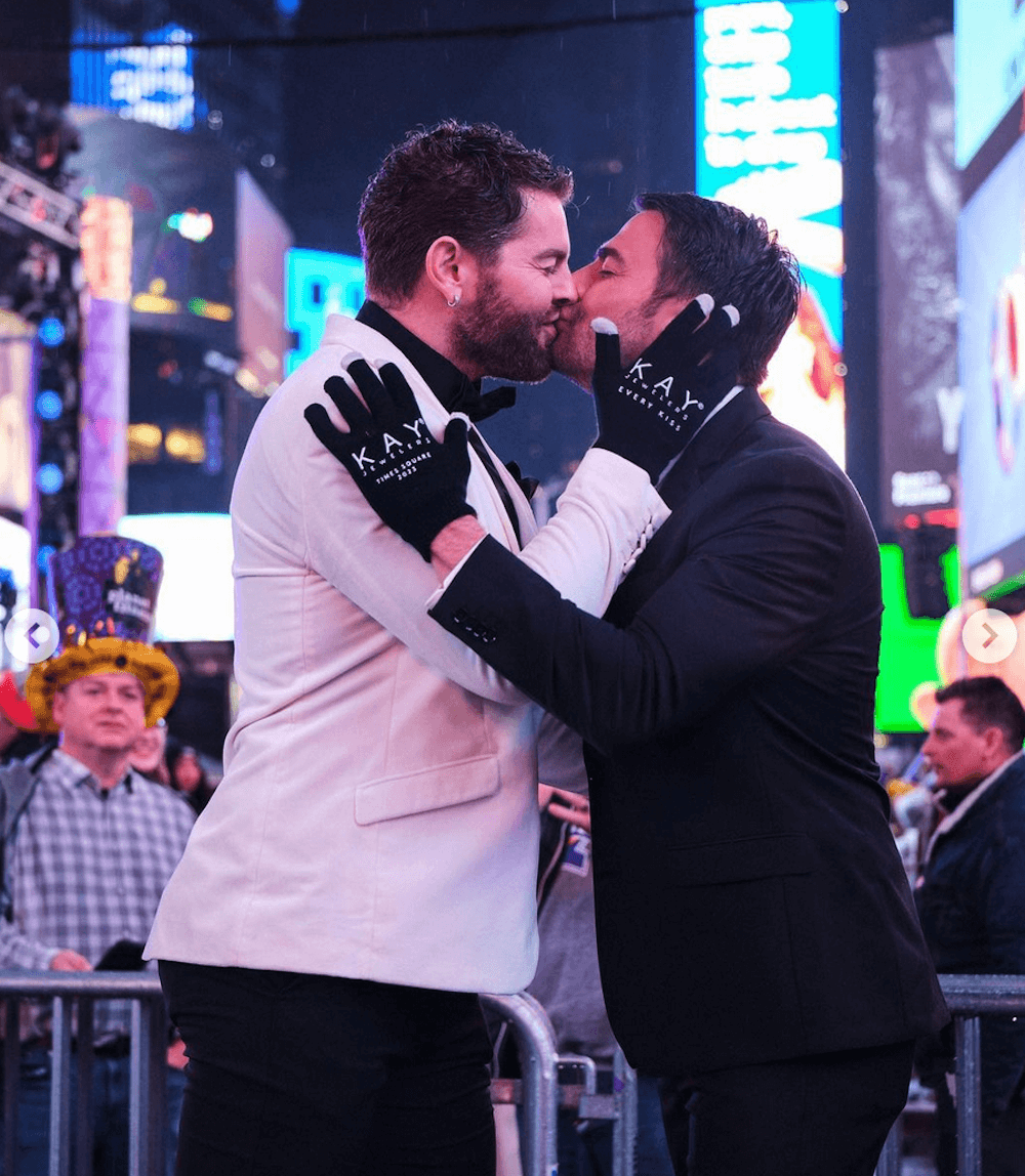 Jonathan Bennett e Jaymes Vaughan prima coppia gay (sposata) a co-condurre il Capodanno di Times Square - Jonathan Bennett e Jaymes Vaughan prima coppia gay sposata a co condurre il Capodanno di Times Square 2 - Gay.it