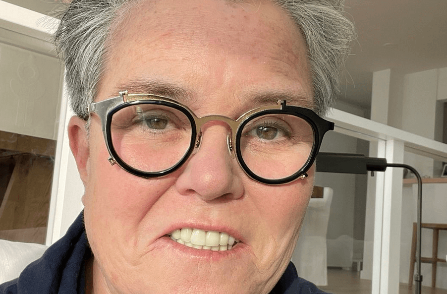 Rosie O’Donnell torna negli Usa dopo un anno: “È stato spaventoso. Non mi pento di essere andata via” - Rosie ODonnell - Gay.it
