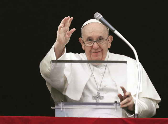 bergoglio papa francesco depenalizzazione omosessualità gay lgbt crimine peccato