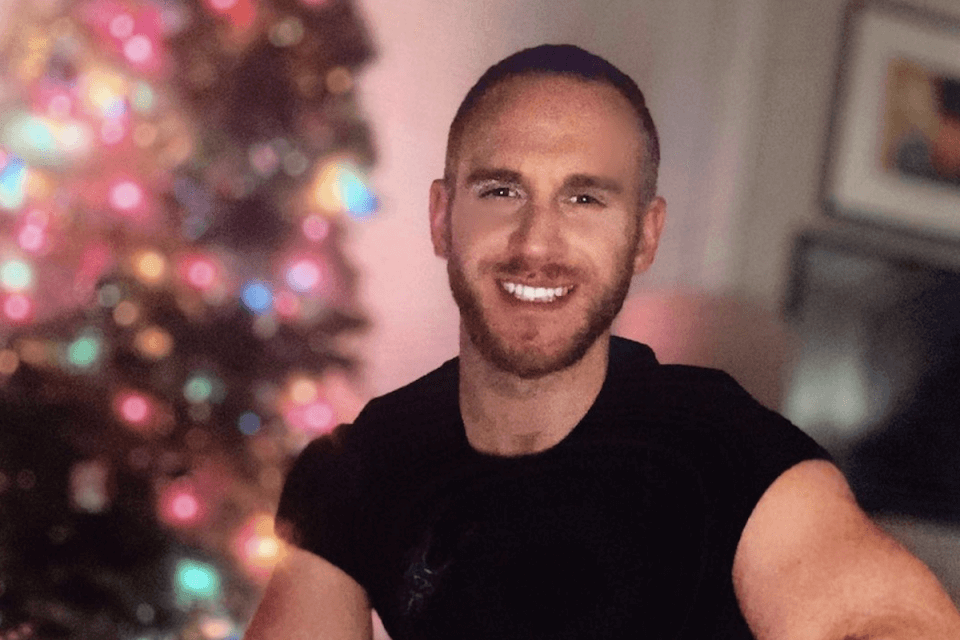 Shawn Wolfe, il celebre pornodivo morto per overdose. Aveva 35 anni