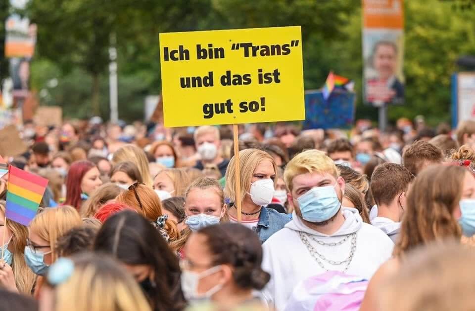 Donne trans escluse dalle saune femminili, è bufera in Germania