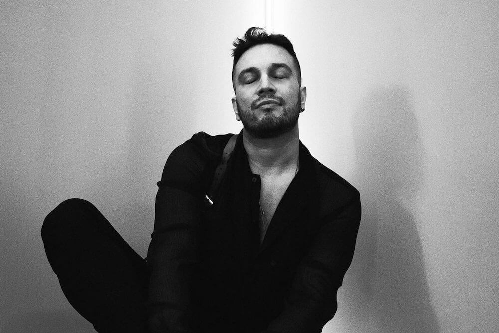 Antonino: «Non ho mai rubato l’uomo di qualcun altro», le domande “spicy” di Never Have I Ever – Intervista