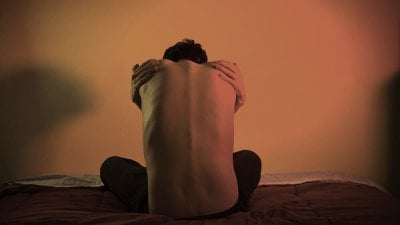 Un numero crescente di persone ritiene accettabile fare battute sugli omosessuali