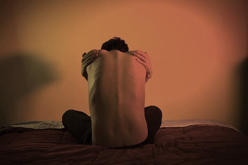 carlo torino figlio gay maltrattamento genitori padre madre omobitransfobia bullismo scuola