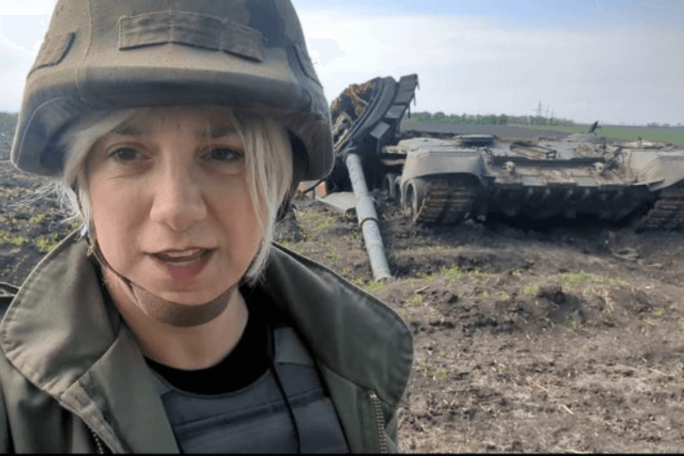 Ucraina: la prima giornalista di guerra transgender si arruola nell'esercito dei foreign fighters - giornalista di guerra transgender ucraina - Gay.it
