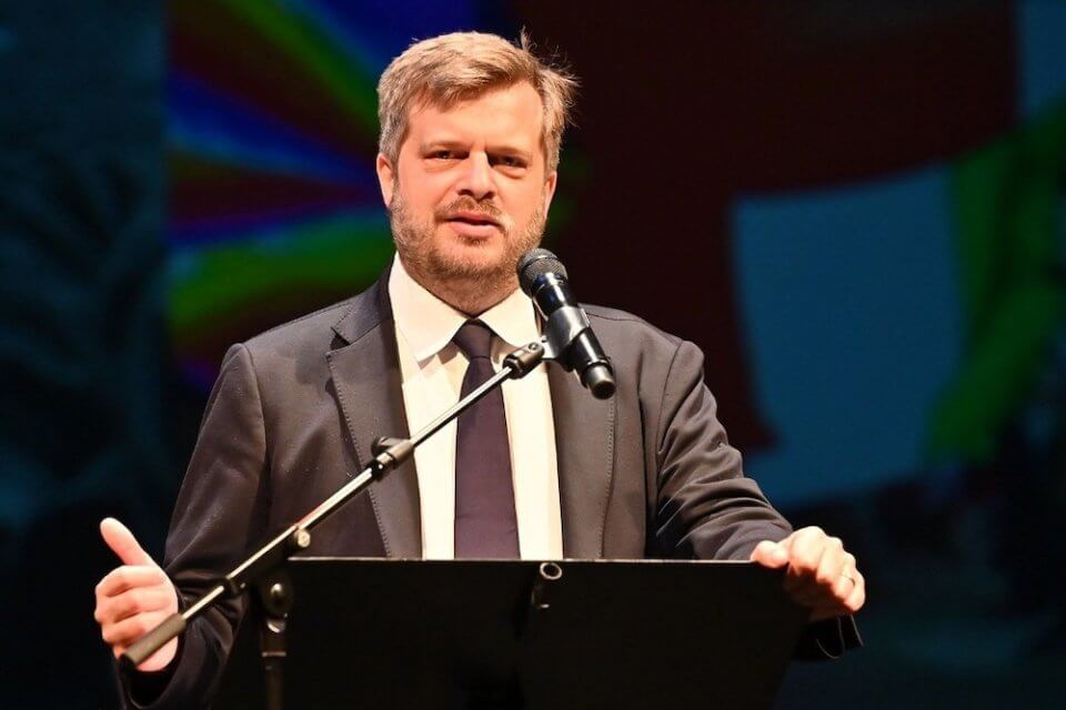 Il Pd si è “murgizzato”: l’attacco al candidato Majorino e allo schwa inclusivo da parte de Il Giornale