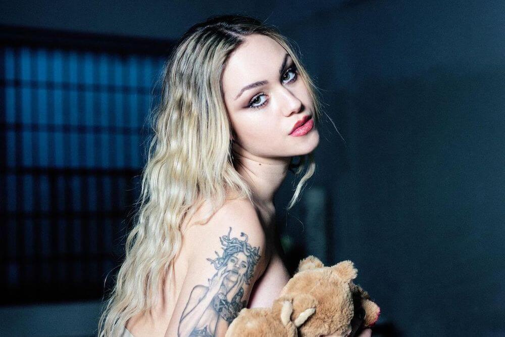 Chi è Shari, la cantante Gen Z che vedremo sul palco di Sanremo 2023
