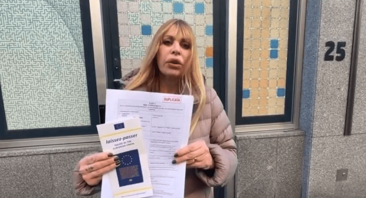 Alessandra Mussolini contro il passaporto europeo: “Non lo voglio, non considera il genere neutro”