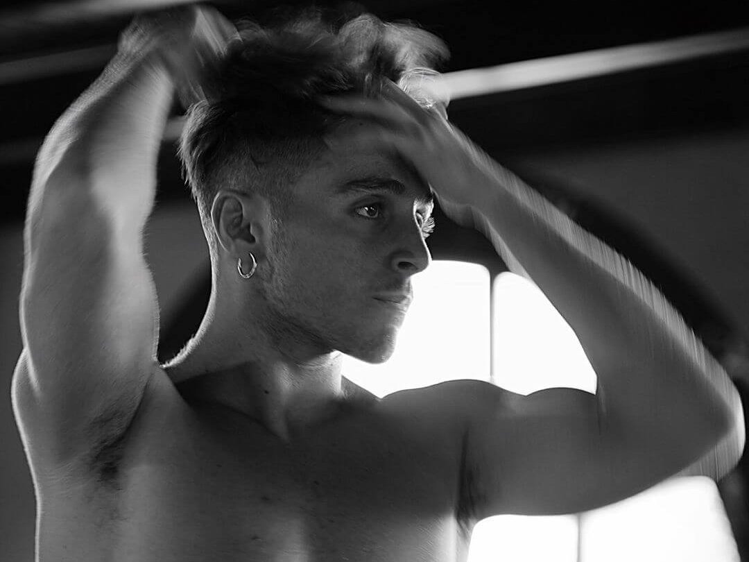 Alessio Cavaliere, chi è il ballerino di Amici 22 dal fisico perfetto e lo sguardo da bravo ragazzo?