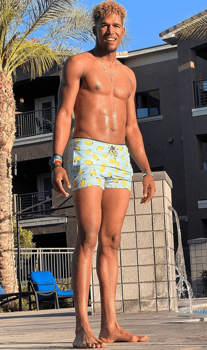 Anderson Comas, il giocatore di baseball fa coming out: "Sono gay e sono un atleta professionista" - Anderson Comas il giocatore di baseball fa coming out 4 - Gay.it