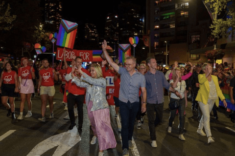 Anthony Albanese primo premier d'Australia a sfilare al Mardi Gras di Sydney - Anthony Albanese primo premier dAustralia a sfilare al Mardi Gras di Sydney - Gay.it