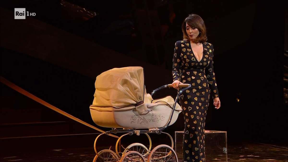Dov’è lo spazio del dolore? Lo splendido monologo di Chiara Francini a Sanremo 2023