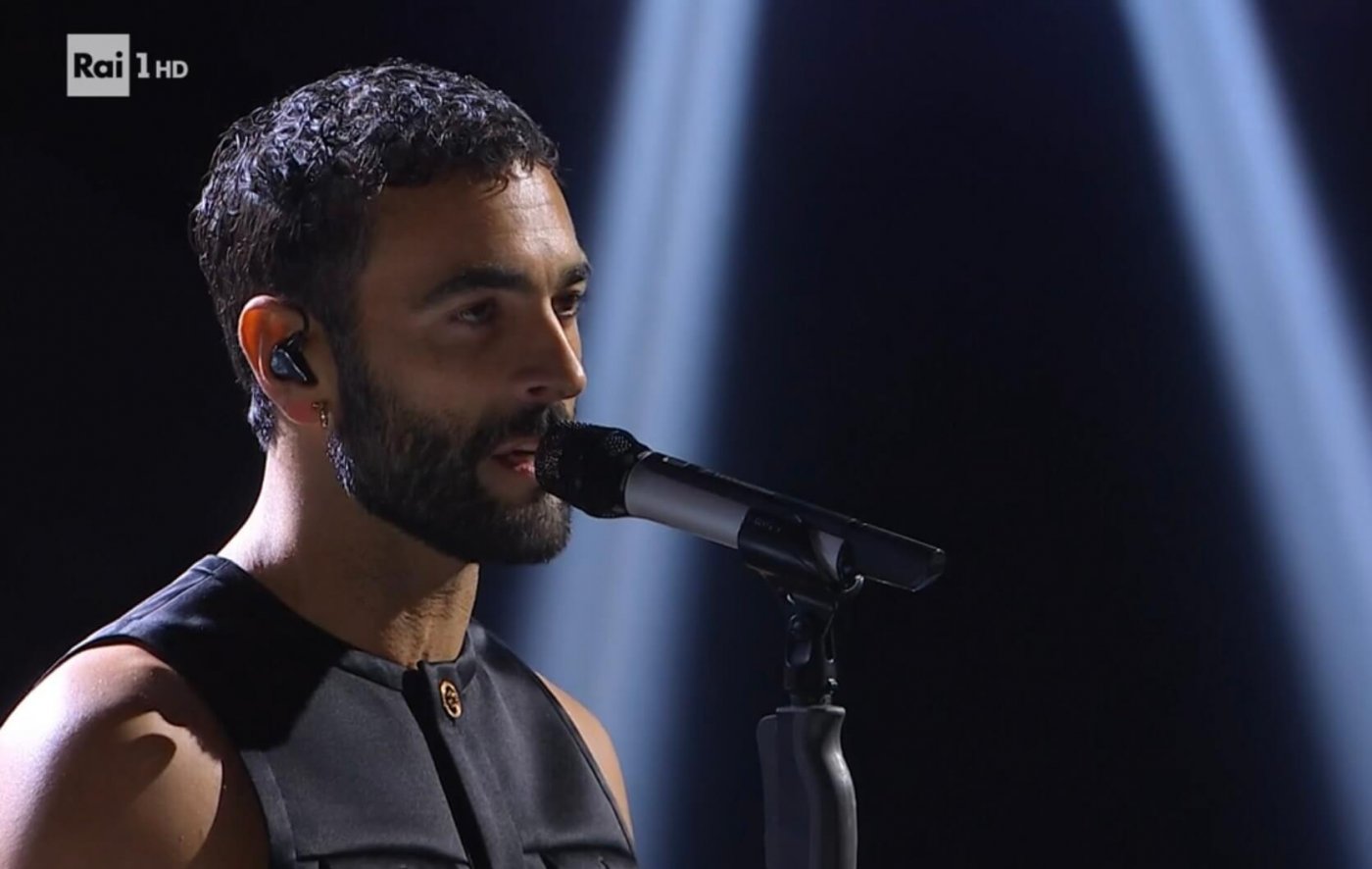 Mengoni: “Dedico la vittoria alle donne, dobbiamo cambiare molte cose in questo Paese”