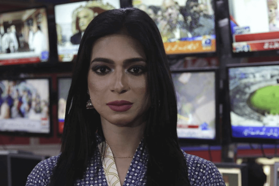 Marvia Malik, la prima conduttrice trans del Pakistan sopravvissuta ad un tentato omicidio
