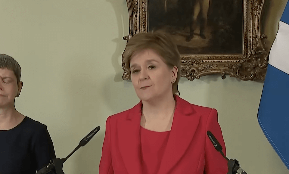 Nicola Sturgeon si dimette da premier di Scozia dopo 8 anni di sostegno ai diritti LGBTQI+