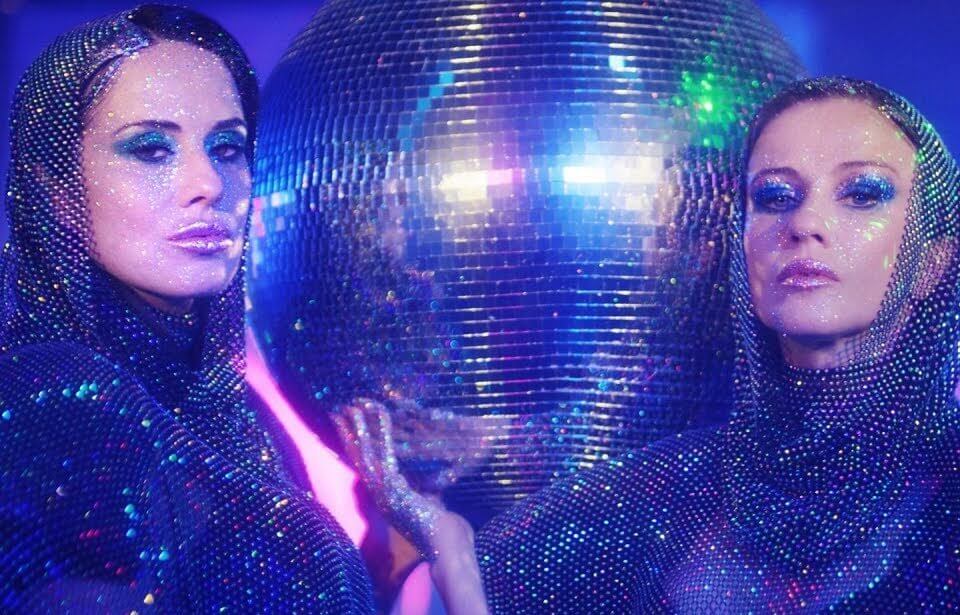 Paola e Chiara show a Sanremo 2023. Cerioni svela la genesi della reunion: “Un sogno diventato realtà” – VIDEO