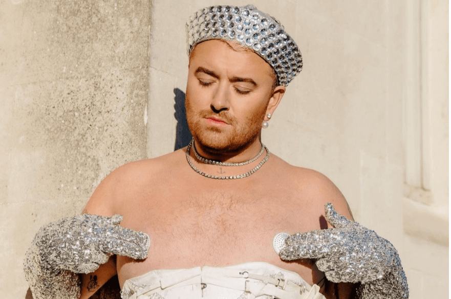 “Sei il diavolo”, gli insulti a Sam Smith ci dicono cosa significhi per le persone queer camminare per strada