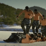 Corea del Nord, un soft porno gay meglio di OnlyFans e una canzone dei Queen nella propaganda di Kim Jong-un - VIDEO - Thumbnail