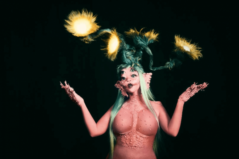 Il ritorno di Melanie Martinez: da tumblr girl all’universo alieno