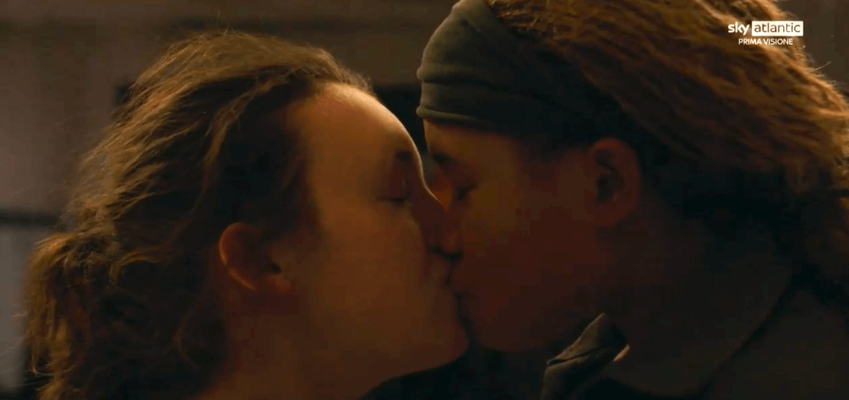 The Last of Us, il bacio di Ellie e Riley censurato in Medio Oriente e Nord Africa - VIDEO - The Last of Us nascita di un amore queer adolescenziale. Nuova puntata capolavoro - Gay.it