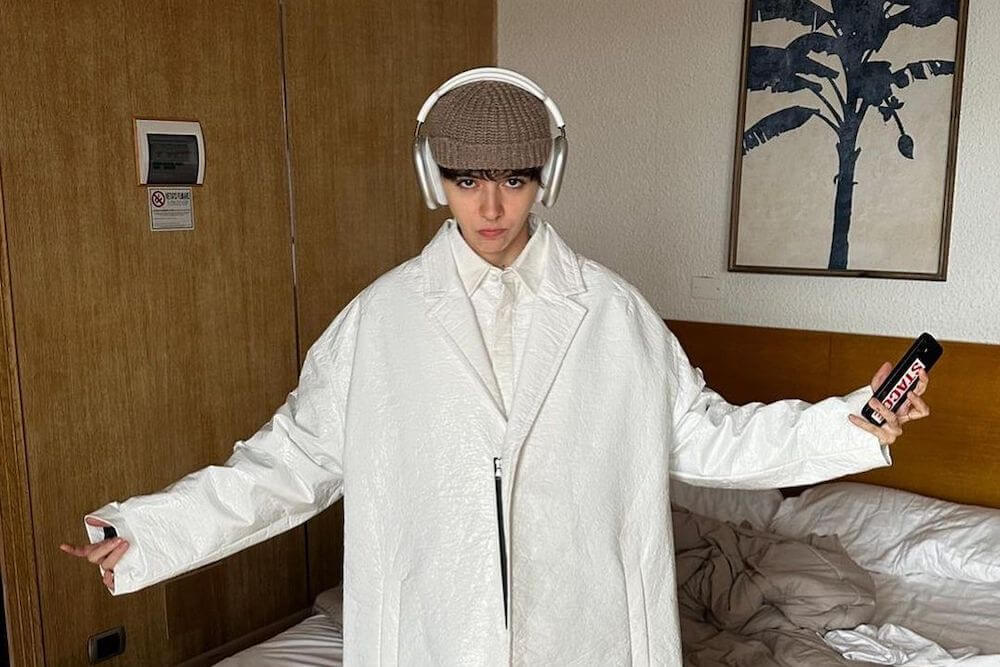 Ariete e i suoi outfit: ecco perché la cantante non si separa mai dai suoi cappelli bucket