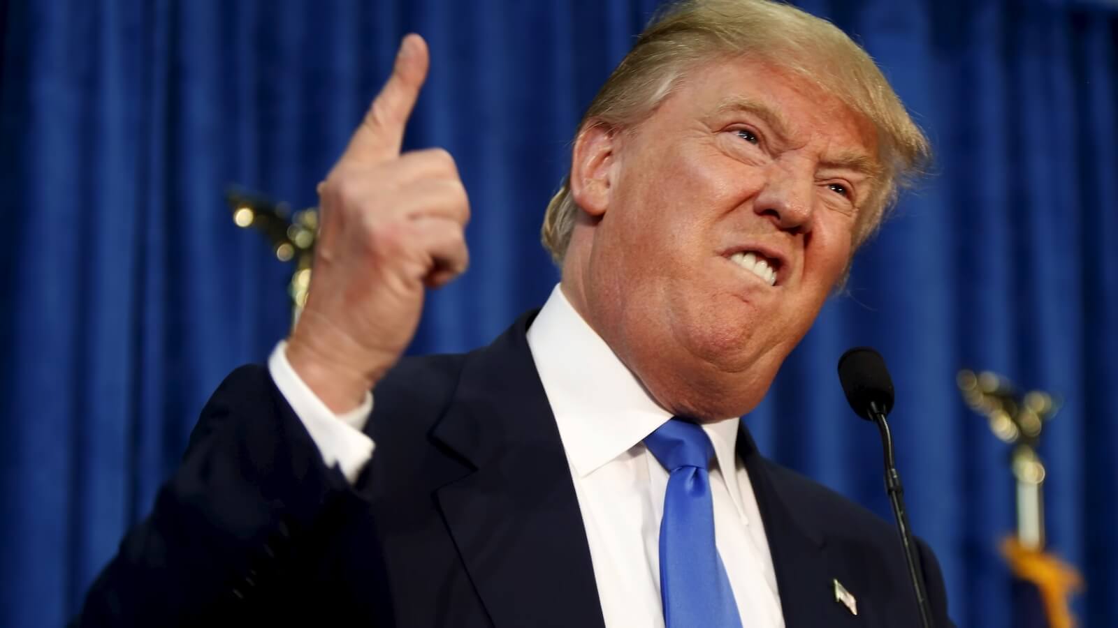 Donald Trump: “Al 1° giorno da presidente niente più soldi per le scuole che sostengono le persone trans”