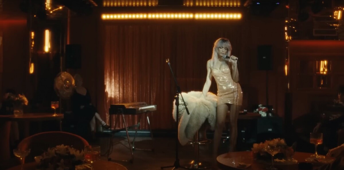 Ornella Vanoni e altre star in lacrime con Elodie: guarda il video di ‘DUE’