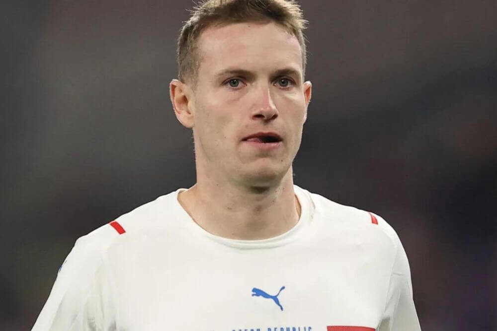 Il calciatore gay Jakub Jankto rivela “Altri giocatori LGBTQ+ hanno paura a fare coming out”
